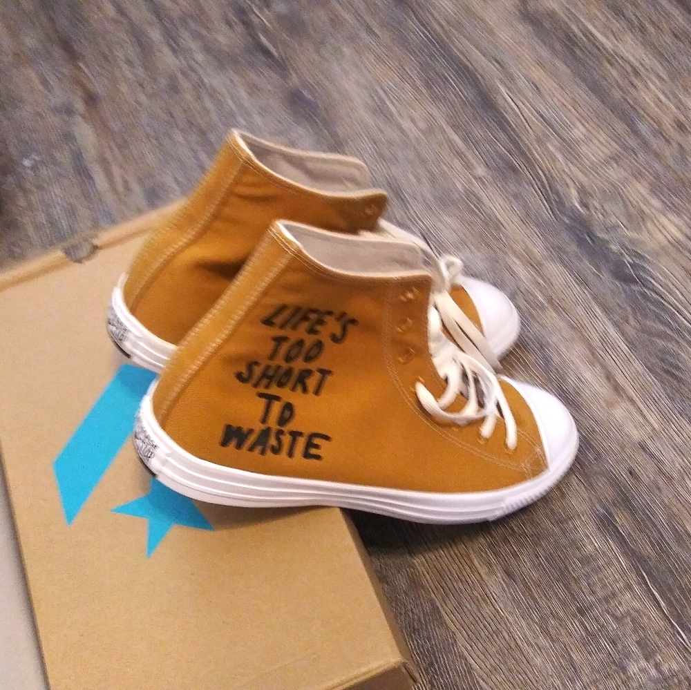 Chuck Taylor all star renew hi wheat